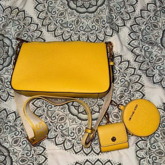 Michael Kors Jet Set Travel Small Crossbody Bag Tech Attached MK Signature/solid - Picture 2 of 7